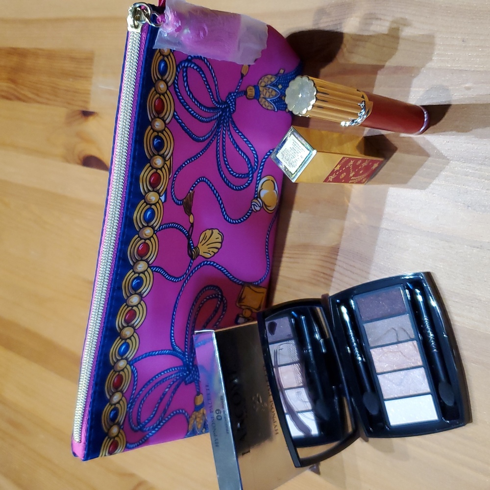 🎀Host Pick🎀Estee Lauder & Lancome lipstick/gloss & Eyeshadows with a pouch